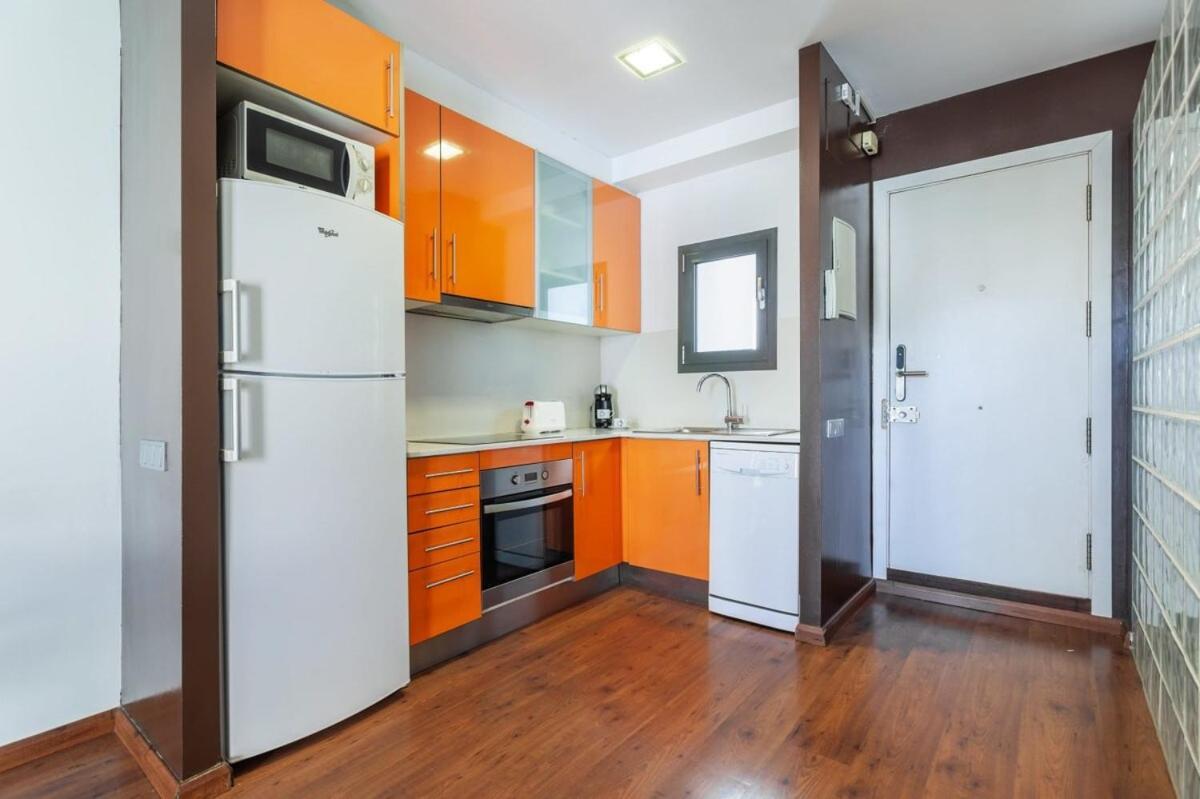 Sunny Atico With Terrace In Pl Universitat! Apartamento
